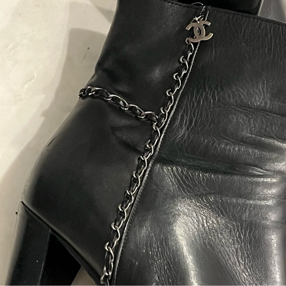 Chanel black leather booties with silver chain size 40 - Picture 11 of 11